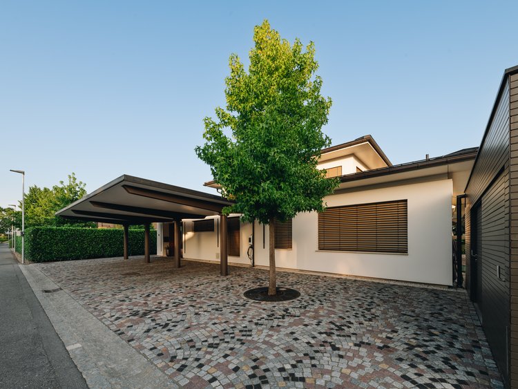 Segmentbogenpflaster Farbmix, Epoxidharzfugenfüllung, Rondell für Baum